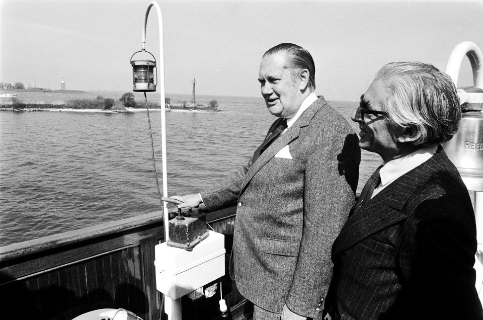 Min. Zeevalking (V&W) opent nieuwe Rioolzuiverings installatie Oost in Amsterd, Bestanddeelnr 932-1067