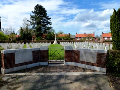 Milsbeek War Cemetery 01