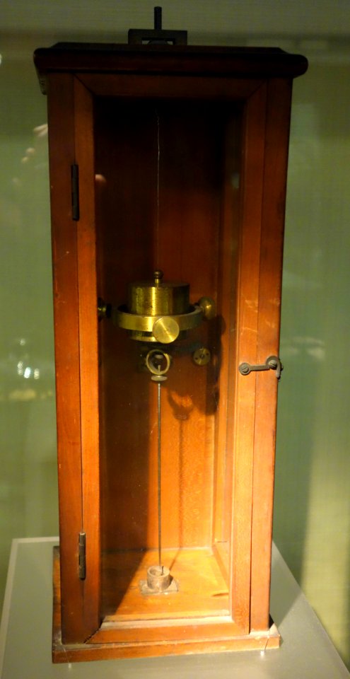 Milne's duplex pendulum seismometer (restored) - National Museum of Nature and Science, Tokyo - DSC07160