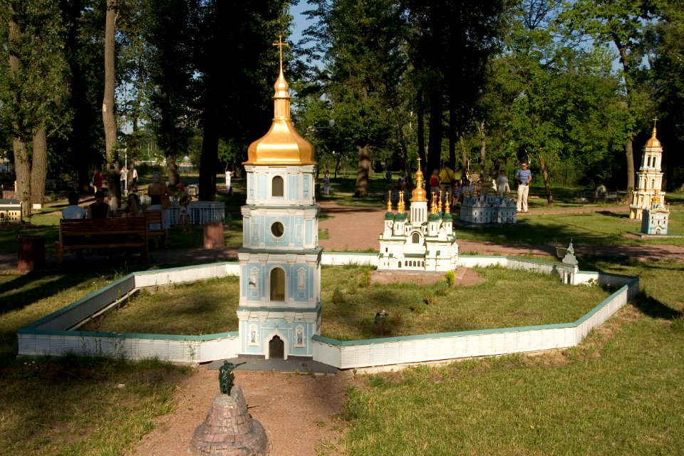 Mini Kiev exhibition at Hydropark 04