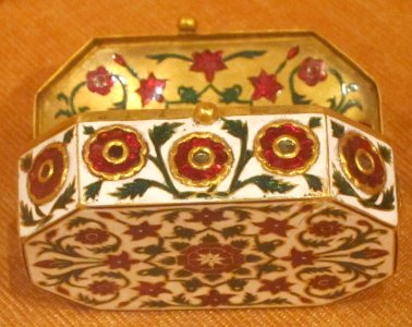 Miniature box, North India, 18th-19th century, gold, rubies, diamonds and enamel, HAA photo