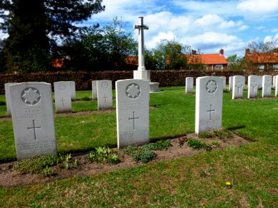 Milsbeek War Cemetery 02