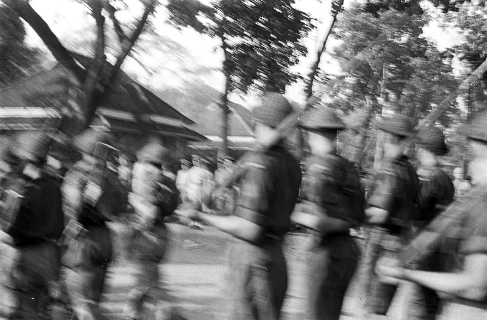 Militaire parade t.g.v. uitreiken van een onderscheiding van de Bronzen Leeuw aa, Bestanddeelnr 6813