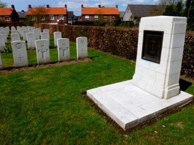 Milsbeek War Cemetery 03