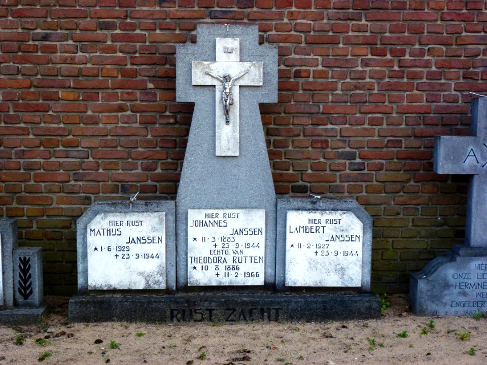 Milsbeek, kerkhof, graf enige burgerslachtoffers 1945