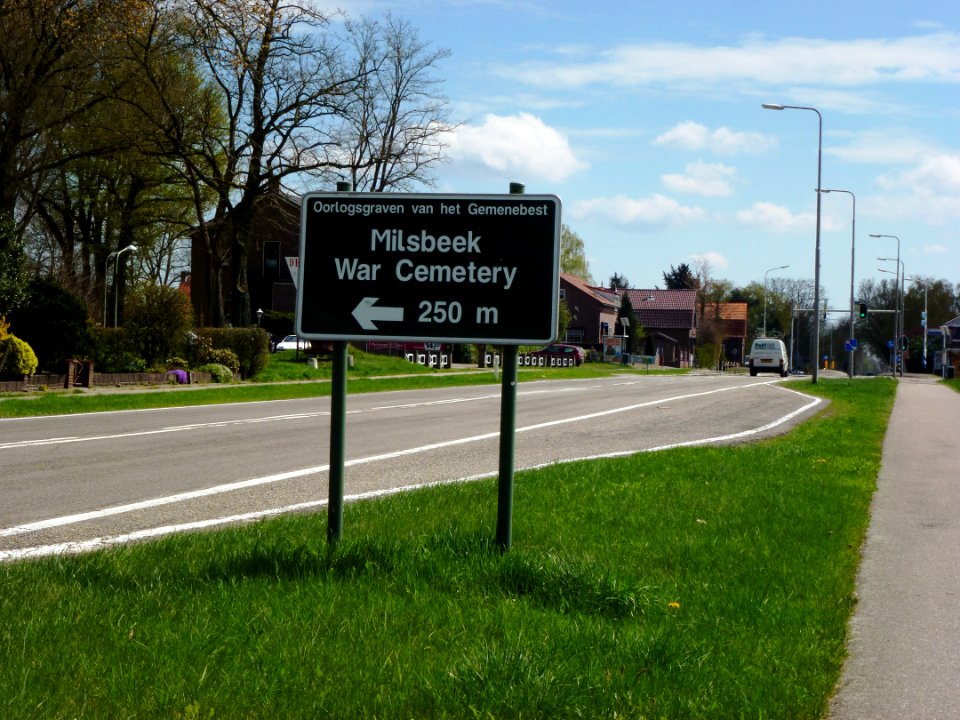 Milsbeek War Cemetery 07