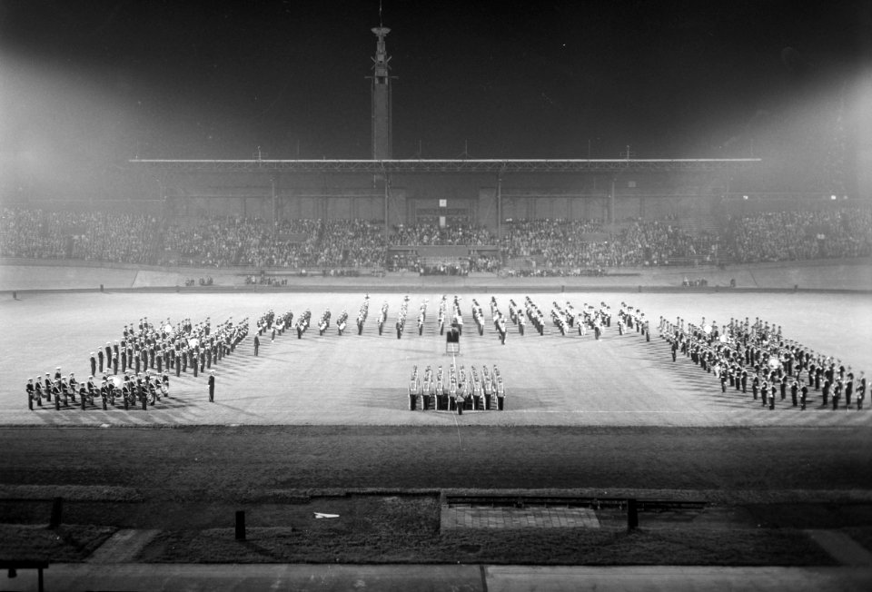 Militaire taptoe 1960 in het Olympische Stadion te Amsterdam, overzicht van de f, Bestanddeelnr 911-5893