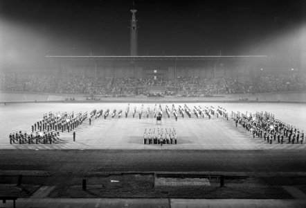 Militaire taptoe 1960 in het Olympische Stadion te Amsterdam, overzicht van de f, Bestanddeelnr 911-5893