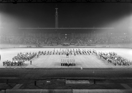 Militaire taptoe 1960 in het Olympische Stadion te Amsterdam, overzicht van de f, Bestanddeelnr 911-5894