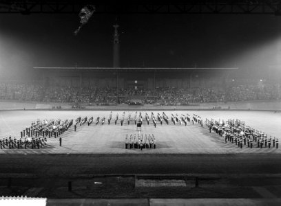 Militaire taptoe 1960 in het Olympische Stadion te Amsterdam, Bestanddeelnr 911-5891