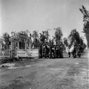 Militaire uitvaart op ereveld Soerabaja op 8 maart 1947, Bestanddeelnr 8098