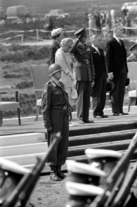 Militaire parade bij Ede voor koningin Juliana en prins Bernhard, Bestanddeelnr 911-2191
