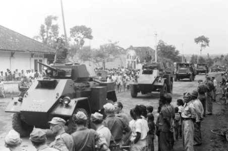 Militaire parade. Pantserwagens, Bestanddeelnr 1517-3-2