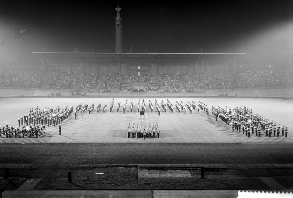 Militaire taptoe 1960 in het Olympische Stadion te Amsterdam, overzicht van de f, Bestanddeelnr 911-5892