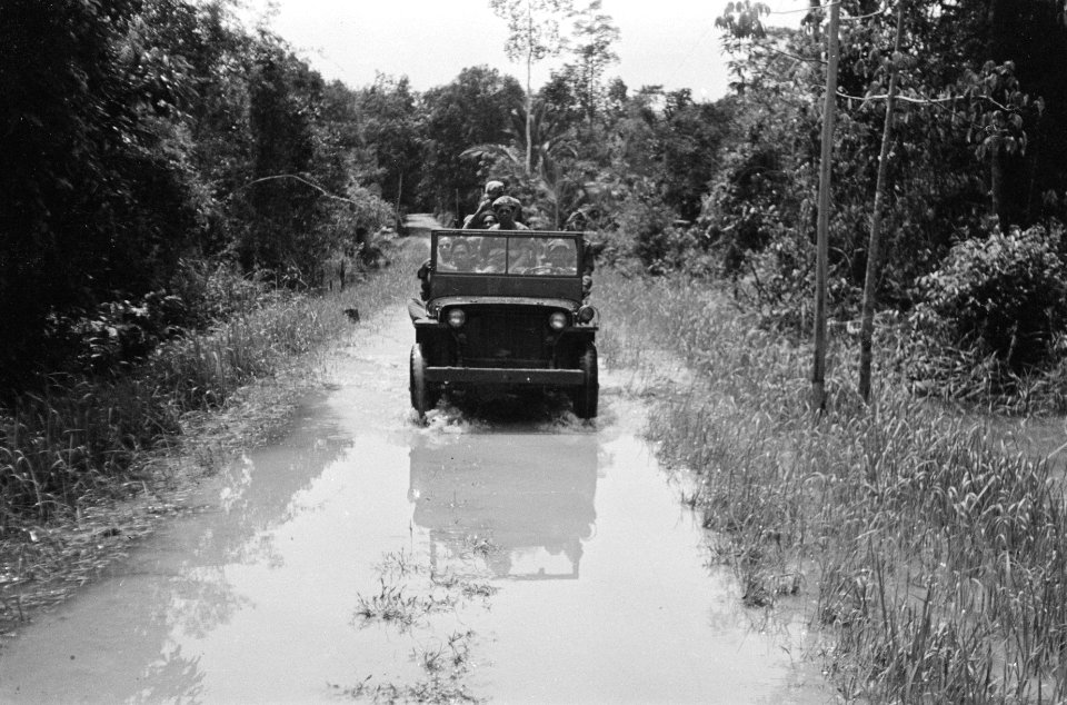 Militairen in een jeep, Bestanddeelnr 188-5-3