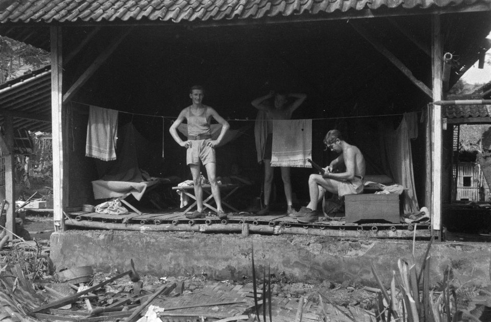 Militairen in een kampement, Bestanddeelnr 417-3-3
