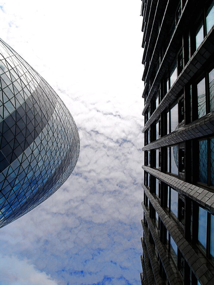 Gherkin skyscraper architecture