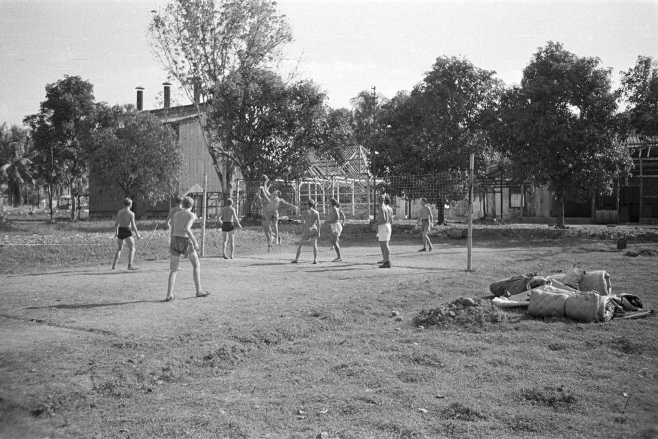 Militairen spelen volleybal, Bestanddeelnr 264-5-4