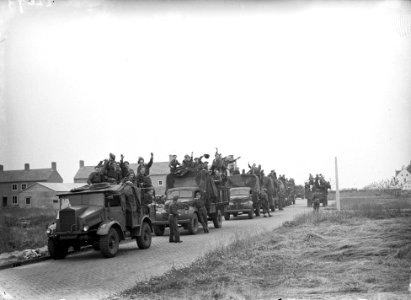 Militairen ingezet bij de oogst in Wieringermeer, Bestanddeelnr 902-2673