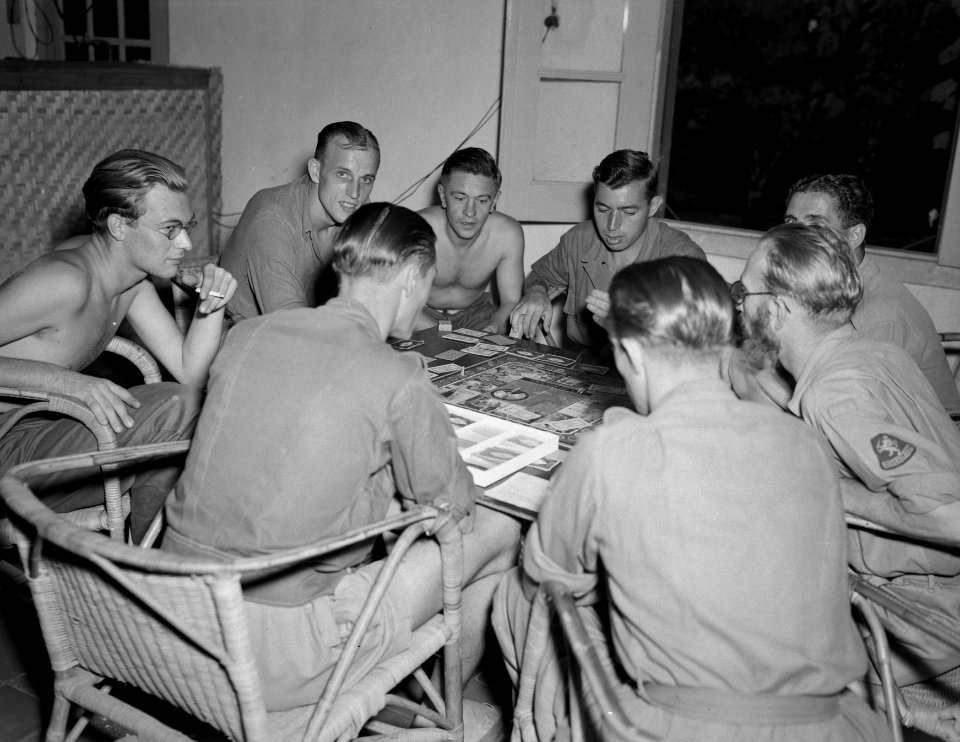 Militairen spelen een bordspel, Bestanddeelnr 11625