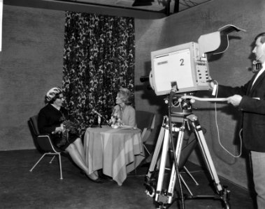 Minister Den Uyl opende Firato 1965 vanuit Den Haag vi TV, Bestanddeelnr 918-1983