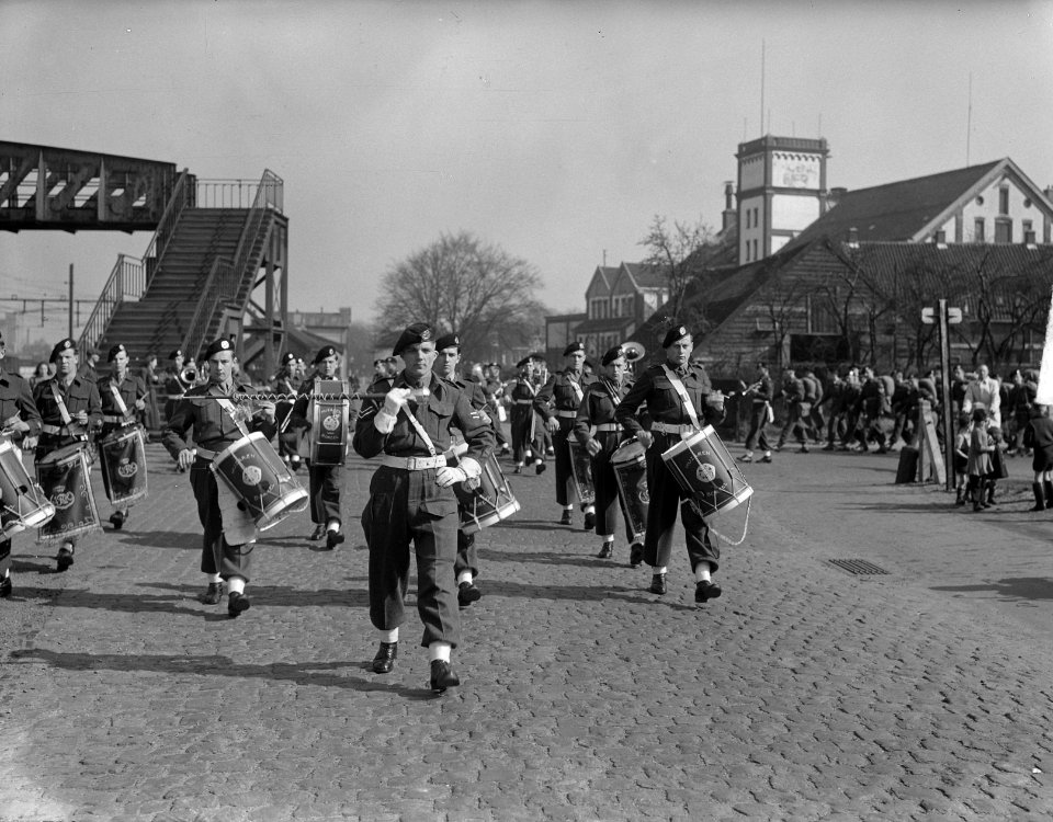Militairen uit Amersfoort naar Indonesie. Muziekkorps Huzaren van Boreel, Bestanddeelnr 903-2829