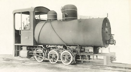 Military Administration - Transportation - Rail - BUILDING LOCOMOTIVES FOR GOVERNMENT - NARA - 45501792 (cropped)