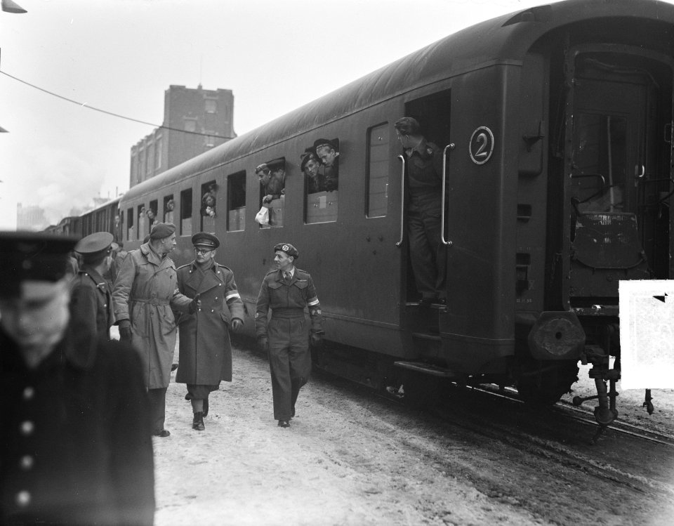 Militairen uit Indonesie in Rotterdam per trein uit Marseille, Bestanddeelnr 904-3524