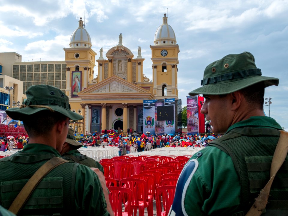 Militares haciendo el cordón de seguridad