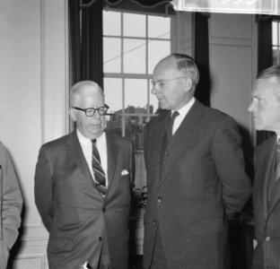Minister H.H. Fowler bezocht collega Minister Vondeling, Bestanddeelnr 918-1533