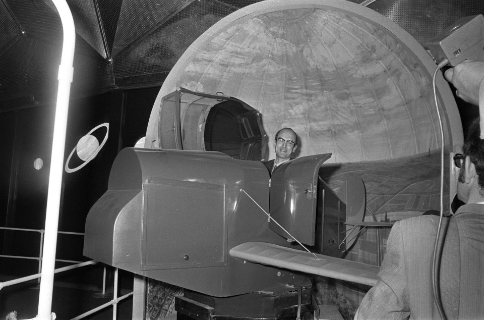 Minister Drees jr. opent Aviodome op Schiphol, Bestanddeelnr 924-7202