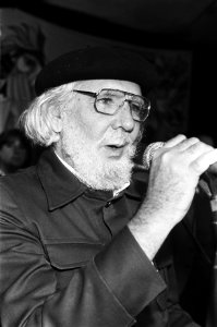 Minister Ernsto Cardenal van Cultuur van Nicaragua aan het woord, Bestanddeelnr 932-6932