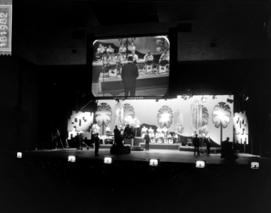 Minister Den Uyl opende Firato 1965 vanuit Den Haag vi TV, Bestanddeelnr 918-1982