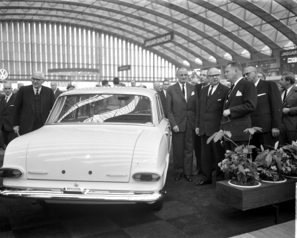 Minister Korthals 46e Autotentoonstelling RAI geopend Minister Korthals, Bestanddeelnr 914-7975