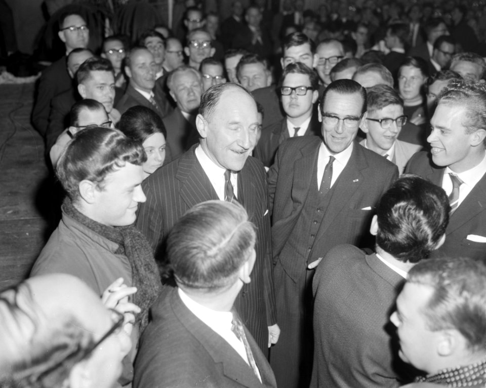 Minister Luns (Buitenlandse Zaken) in het midden, Bestanddeelnr 915-1615