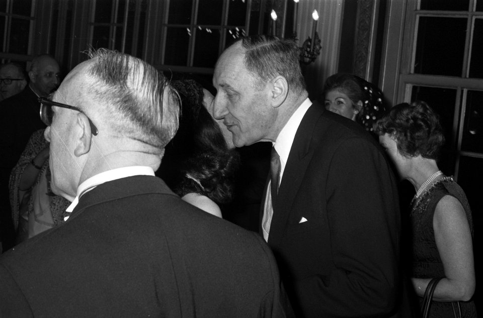 Minister Luns gaf nieuwjaarsreceptie in Treveszaal te Den Haag . Minister Luns e, Bestanddeelnr 923-1272