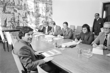 Minister Lubbers spreekt met Raad van Bestuur van VMFStork en vakbonden rond d, Bestanddeelnr 929-1628