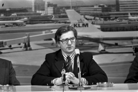 Minister Westerterp terug uit VS na besprekingen over KLM minister Westerterp ti, Bestanddeelnr 927-5860