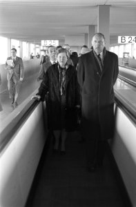 Minister Luns terug uit Ethiopie op Schiphol minister Luns bij aankomst, Bestanddeelnr 922-0706