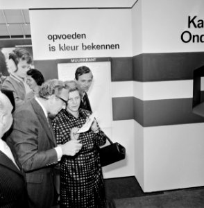Minister Kemenade opent internationale onderwijs tentoonstelling in Utrecht, min, Bestanddeelnr 927-1156