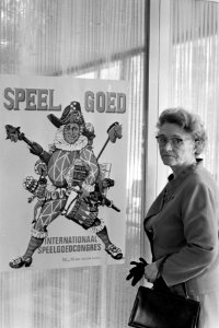 Minister Klompe opent Internationaal Speelgoedcongres in Hilton Hotel , Amsterda, Bestanddeelnr 923-5147