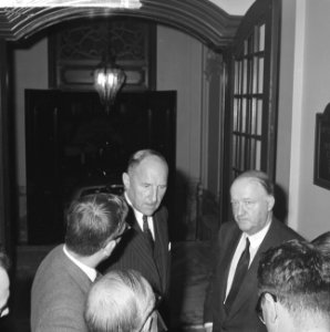 Minister Luns ontving Engelse minister van Buitenlandse Zaken dhr Butler te Den, Bestanddeelnr 915-6643