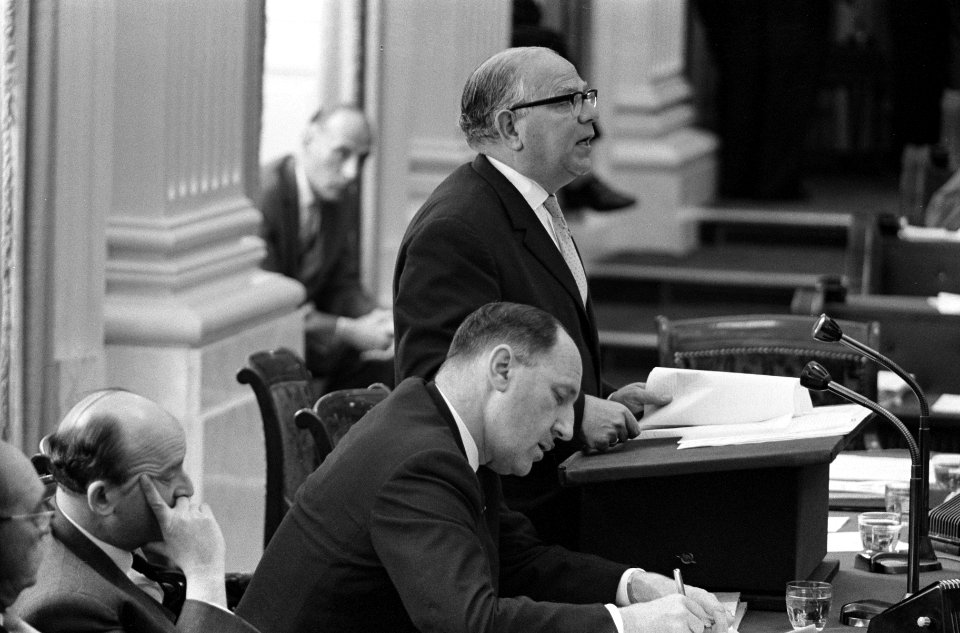 Minister Luns in Tweede Kamer , Surinaamse leden, Bestanddeelnr 914-1238