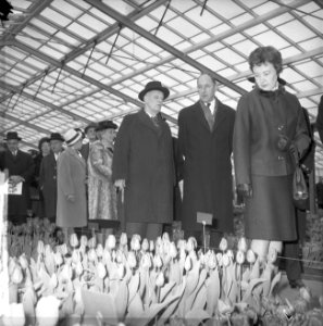 Minister Luns opent Keukenhof in Lisse (met mr Jonkman, Bestanddeelnr 916-2260