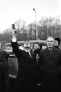 Minister Westerterp opent nieuwe weg Den Haag naar Voorburg, de Utrechtse Baan, Bestanddeelnr 928-9476