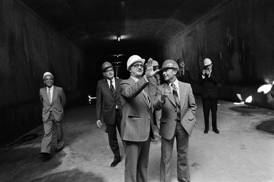 Minister Westerterp bezoekt bouw Schiphollijn Westerterp in tunnel, Bestanddeelnr 927-3970