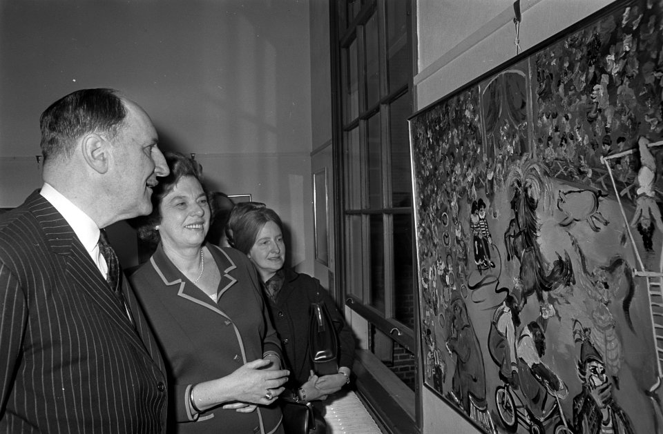 Minister Luns opende schilderijen-expositie in Anne Frankhuis, mevrouw Bottenhei, Bestanddeelnr 921-0059