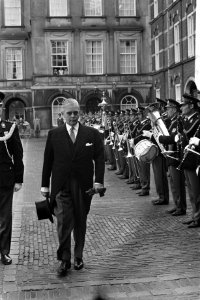 Minister Geertsema sluit zittingsjaar 1970-1971 van Eerste en Tweede Kamer , Den, Bestanddeelnr 924-9474