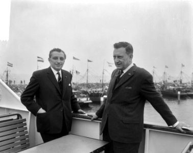 Minister J. G. Suurhoff opende nieuwe haven te Ierseke, mr. Van Aartsen ( Commis, Bestanddeelnr 917-9678