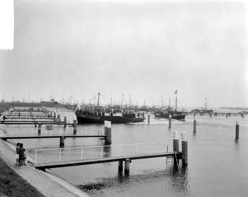 Minister J. G. Suurhoff opende nieuwe haven te Ierseke, haven Ierseke, Bestanddeelnr 917-9679
